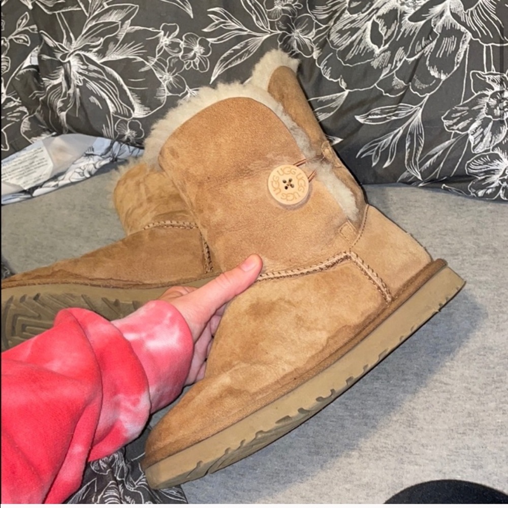 Bailey button uggs - Picture 3 of 3